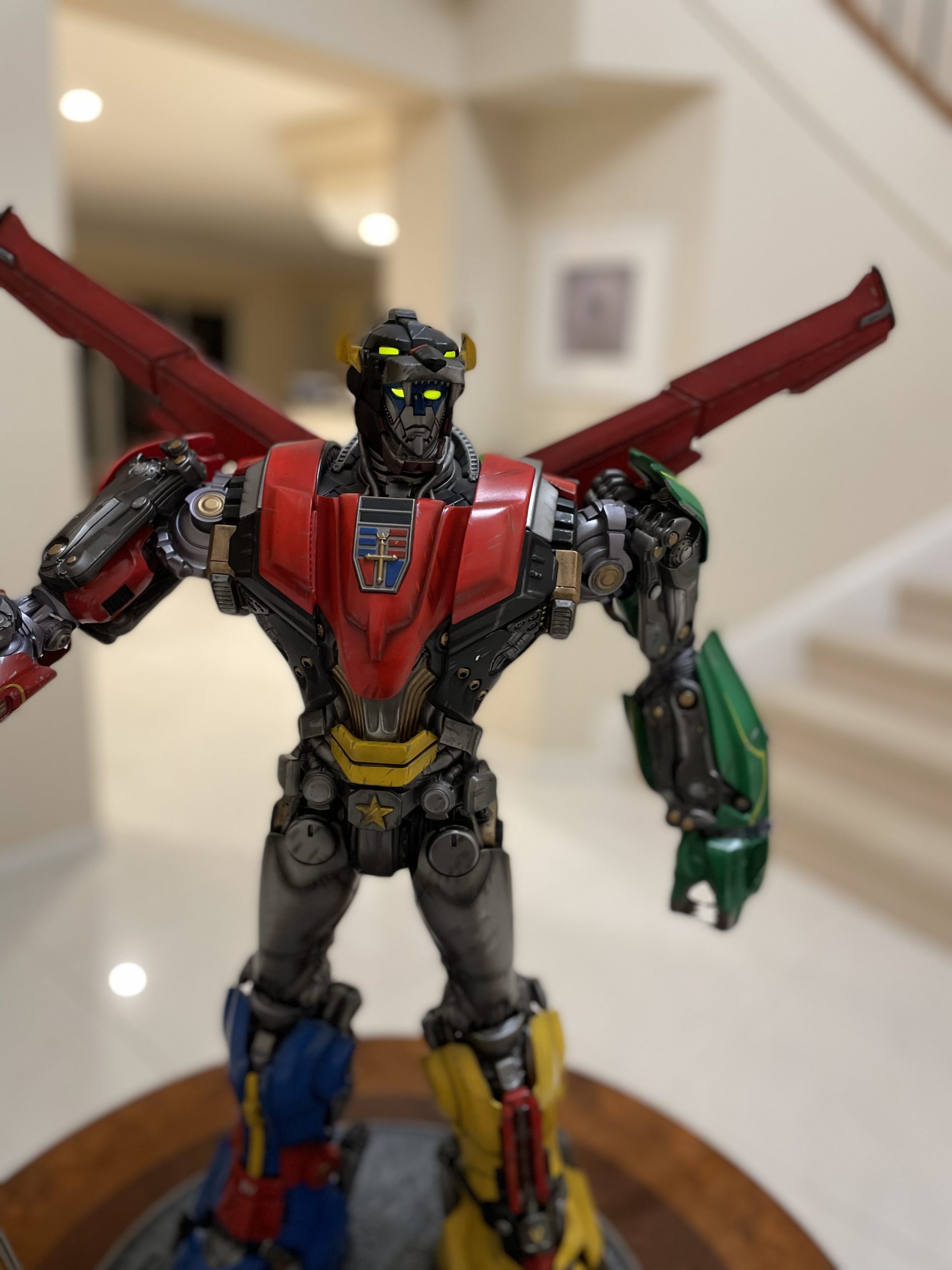 Voltron Maquette Statue - Image 3