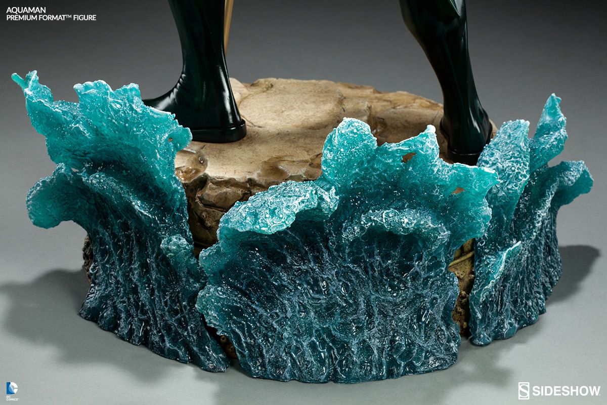 DC Comics - Aquaman Premium Format 1:4 Scale Statue - Image 6