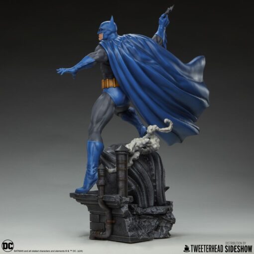 Batman - Batman (Retro Edition) 1:4 Scale Maquette - Image 5