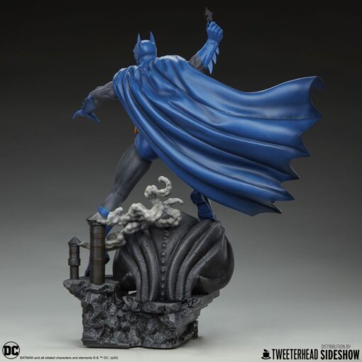 Batman - Batman (Retro Edition) 1:4 Scale Maquette - Image 6